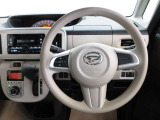 運転が楽しくなる明るく開放的な運転席まわりです。