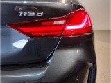 BMWの伝統の丸目4灯ヘッドライトでございます。LEDライトで視認性もよく明るく安全性の向上につながります。