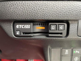 【純正ビルトインETC2.0(DSRC/ITSスポット)】ETCカードを挿入すれば料金所はノンストップで通過できます。ETC限定の割引や、高速道路の情報提供サービスを利用できます。