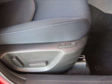 運転席は、電動シート仕様です。ドライバーの体格に合わせたドライビングポジションを設定出来ます。また、頻繁に使うシート位置は、メモリー機能で記憶させることが可能です★☆★☆