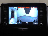 パノラミックビューモニター付きです。車両を上から見たような映像をディスプレイオーディオ画面に表示。運転席からの目視だけでは見にくい、車両周辺の状況をリアルタイムでしっかり確認できます。