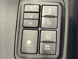 【シートヒーター】寒い日に重宝するシートヒーター!エアコンより早く温まってくれるので寒がりの人も安心ですね♪エアコンの温風は乾燥するから苦手、という方にもをおすすめです。