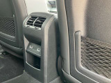 納車前は専門メカニックが専用故障診断器を使用し2年定期点検相当の67項目、独自点検(エンジンルーム・足回り・計器類・内装の損傷等)の50項目、計117項目の点検整備実施の上お客様へご納車致します。