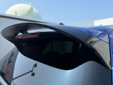 20 Years専用大型リヤスポイラー。迫力あるリヤビューと卓越した走行性能を融合。