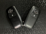 電子カードキーを携帯していれば、ドアハンドルやバックドアのリクエストスイッチを押すだけでドアの施錠・解錠が出来ます♪もちろん 遠隔操作も可能です!盗難防止のイモビライザー機能装備ですよ ☆