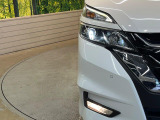 【LEDヘッドライト】悪天候や夜間走行時も良好な視界を確保し安心して運転できる高輝度LEDヘッドライトを装備!点灯速度が早く、消費電力も抑えられています。