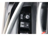 鍵の施錠開錠に合わせてドアミラーが開閉するオート格納機能付きのドアミラー。少し離れた場所からでも見た目で鍵の閉め忘れの確認が出来る便利な機能です。