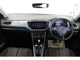 運転席/助手席です。安全装備をオプションで追加するのは日本的発想。フォルクスワーゲン車はサイドエアバッグを全車標準で装備しております。