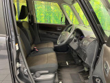 運転席シート廻りは使用感も少なく、良好な状態となっています。前オーナー様が丁寧に使っていたことがよくわかりますね。