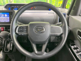 インテリアに合わせたデザインのステアリングは、運転される方のことも考え、運転しやすい形状、大きさです。是非一度、実際に触ってお確かめください。