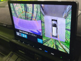 【マルチビューカメラシステム】専用のカメラにより、上から見下ろしたような視点で360度クルマの周囲を確認することができます☆死角部分も確認しやすく、狭い場所での切り返しや駐車もスムーズに行えます。