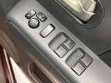 【電動格納ミラー】サイドミラーは電動格納式となっており、狭い駐車場でもキズがつくリスクを抑えられます。