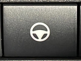 【ハンドル支援】左右のレーンマーカーを検出し、車線中央付近を走行するようにステアリングを制御し、運転者のハンドル操作を支援します。機能には限界があるためご注意ください。