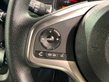 ステアリングにオーディオ操作スイッチが付いています。オーディオ画面に直接タッチしなくても操作が出来ますので、運転に集中できます。