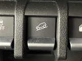 【ヒルディセントコントロール(4WD)】急な下り坂を降下する際でも、システムが安全な速度での走行を維持できるようにブレーキ制御を行い、サポートします!オフロード・積雪路などで活躍します!