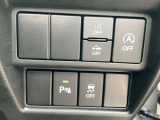 安全装置にはブレーキサポート以外にもリアバンパーに設置されたコーナーセンサーや、カメラでレーンマーカーを検知し、車線逸脱を予測してドライバーに警告する「車線逸脱警報システム」などを設定。