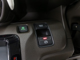 【電子制御パーキング+ブレーキホールド】便利なスイッチ式のサイドブレーキ!停車中にブレーキペダルを踏み続けなくても自動的にブレーキを保持する機能も搭載♪