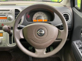 インテリアに合わせたデザインのステアリングは、運転される方のことも考え、運転しやすい形状、大きさです。是非一度、実際に触ってお確かめください。