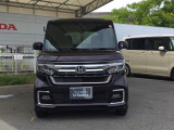 お客様に安全で快適なカーライフをお送りいただくために、中古車にも高いレベルの品質基準を設け、その基準に従って、全ての中古車について納車前整備を実施しています。
