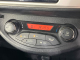 【オートエアコン】一度お好みの温度に設定すれば、車内の温度を検知し風量や温度を自動で調整。暑い…寒い…と何度もスイッチ操作をする必要はありません。快適な車内空間には必須の機能ですね♪