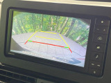 【バックカメラ】駐車時に後方がリアルタイム映像で確認できます。大型商業施設や立体駐車場での駐車時や、夜間のバック時に大活躍!運転スキルに関わらず、今や必須となった装備のひとつです!