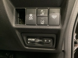 Hondaセンシング用の、VSA解除とレーンキープアシストシステムのメインスイッチなどはハンドルの右側に装備しています。その下にETCがついています。高速道路2.0の料金所の通過も楽々です。