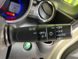 【オートライト】周りの明るさに応じて自動でヘッドライトの点灯・消灯ができる機能です!ライトの付け忘れ・消し忘れなどが無くなり、雨の日や夕方の走行も安心!トンネル通過時も便利ですね♪