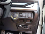 【車屋】として、長く車業界に従事した経験豊富なスタッフが多数在籍しております。