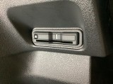 ハンドルの左下にETCがついています。高速道路の料金所の通過も楽々です。 カードの取り出しもしやすい場所についています。