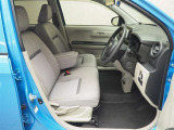 前席の様子になります。長時間の運転でもリラックスできます。