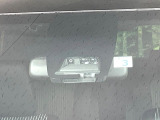 【トヨタセーフティセンス】走行中に前方の車両等を認識し、衝突しそうな時は警報とブレーキで衝突回避と被害軽減をアシスト。より安全にドライブをお楽しみいただけます。