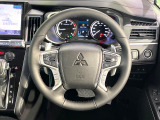【純正革巻きステアリング】上質な革を使用することで、手にしっかり馴染みとても運転しやすいハンドルです♪