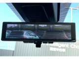 インテリジェント ルームミラーです。車両後方のカメラ映像をミラー面に映し出します。