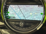 ●純正ナビ:一体感のあるナビは、高級感ある車内を演出してくれます。Bluetooth再生などオーディオ機能も充実しておりますので、運転もより楽しめます♪