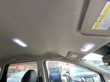 ルームランプはLEDで灯してくれるので明るいです。