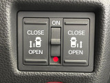 【両側スライドドア】駐車場で隣の車との間隔が狭く乗りにくい時、スライドドアなら安心!ドアオープン時も幅を取らず、開口部が広いので乗り降りがとっても簡単です。大きな荷物の出し入れも後席から可能♪