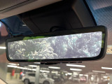 【デジタルインナーミラー】後席の大きな荷物や同乗者で後方が確認しづらい時でも安心!カメラが撮影した車両後方の映像をルームミラー内に表示。クリアな視界で状況の確認が可能です!