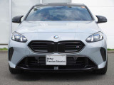 BMWと言えば特徴的なキドニーグリル。ダイナミックなフロントマスクを演出します。