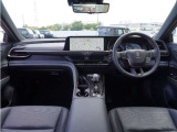 ◆視界広々で非常に運転しやすくロングドライブでも疲れを感じさせないすっきりとまとまったインパネ周りです。