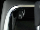 スマートフォンの充電等にも便利な電源ソケットも使いやすい場所に装備されています。