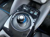 e-POWER・電気自動車専用シフトレバーはスタイリッシュなデザインで、力も要らず簡単にシフトの変更が出来ます!