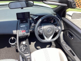 自社整備工場で点検整備をおこなってからお渡ししています。車検が残っている場合は『12ヶ月点検整備』を、車検整備付きの場合は『車検整備』をおこないます。整備費用は車両本体価格に含まれています。