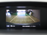 【バックカメラ】シフトを「R」の位置に入れると、自動的に画面がカメラ映像に切り替わり後方の視界をサポートする必須装備です!