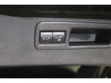 ドアが閉まった時にそのまま施錠もしてくれる予約ロック機能付きのパワーバックドア。荷物で手が塞がっている時に便利な機能です♪