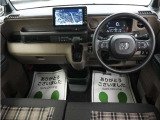 運転にかかわる様々な操作を安全に行えるように視点移動が少なく、操作性に配慮されたスイッチ類が凝縮されたコクピットです。