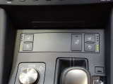 ハンドルヒーターも装備しており冬場の運転でもハンドルが温かくなりシートヒーター・シートベンチレーション付きで1年中快適です