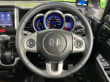 【純正革巻きステアリング】上質な革を使用することで、手にしっかり馴染みとても運転しやすいハンドルです♪