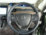 【Honda SENSING】 カメラ等装置で精度の高い検知能力を発揮、安全運転を支援します。ステアリング上のコントローラーに注目!