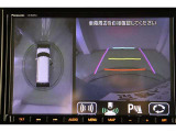 ガイドライン付のバックカメラ搭載です。車は構造上たくさんの死角がありますので、とても便利な機能ですね。全方位モニターも搭載しているので、周囲の状況を確認しながら駐車出来ます。慣れない場所でも心強いです
