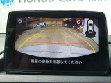 後方確認はオマカセのリアカメラ付です。雨天時や夜間のバック駐車時などで特に視界の安全確認に役立ちます。